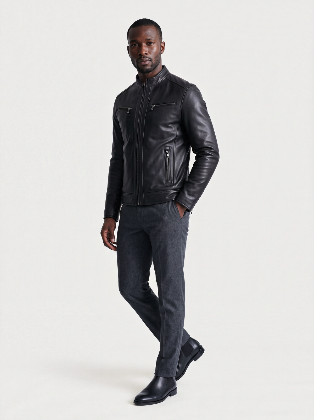 Blouson zippé Varenne en cuir d'agneau noir porté, vue de trois quarts en pied