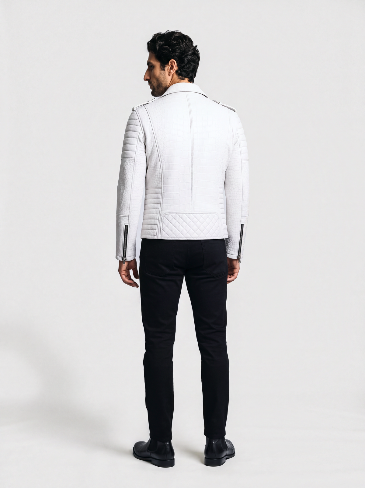 Perfecto Varenne en cuir d'agneau blanc effet croco, porté de dos
