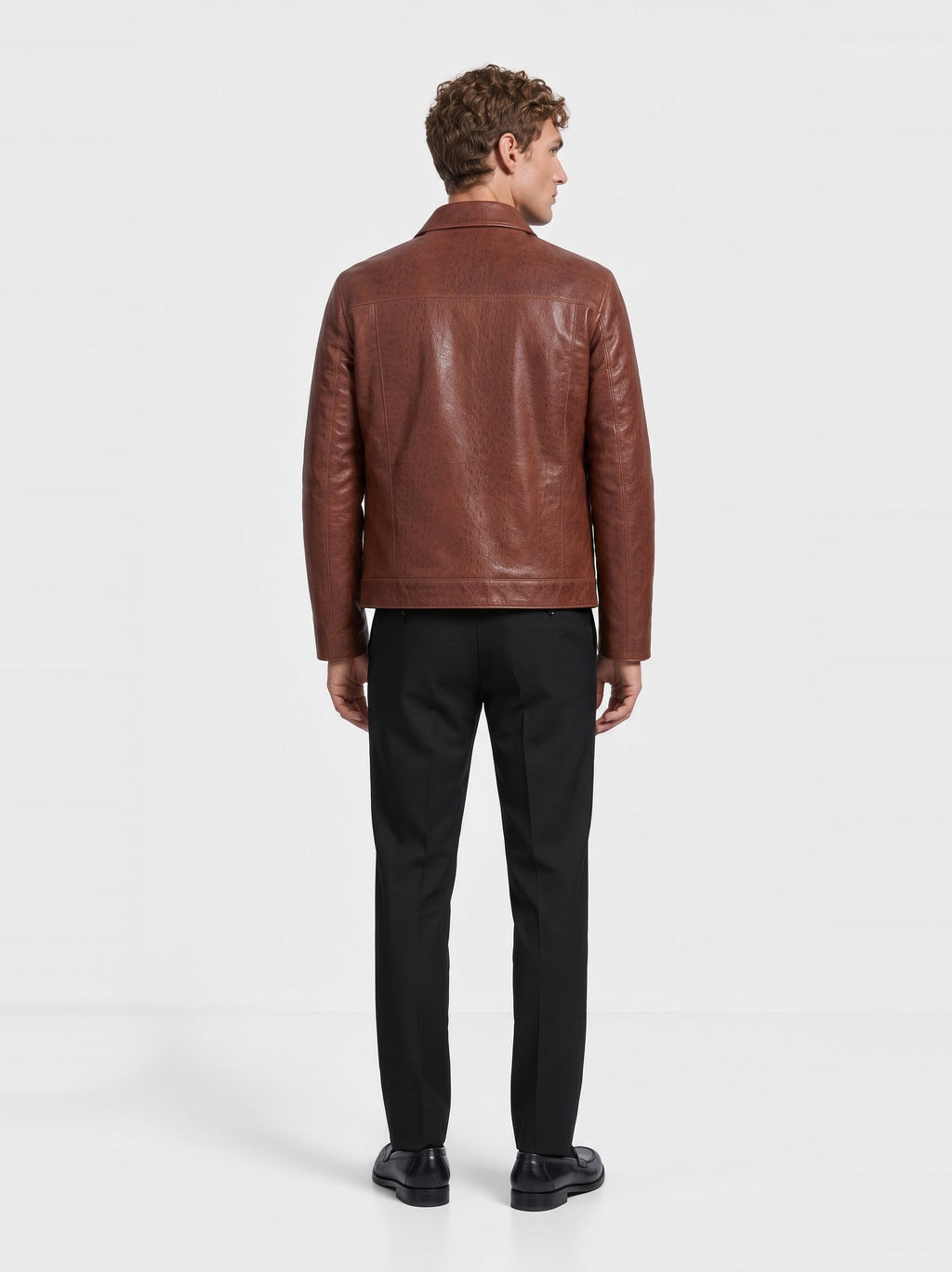 Veste-chemise OPHION Varenne en cuir de vachette châtaigne effet serpent, portée de dos