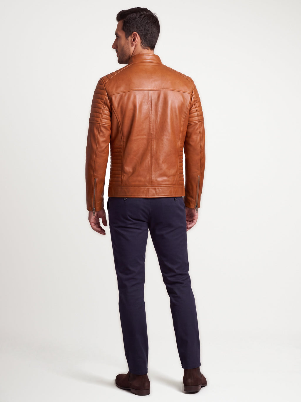 Racer Varenne en cuir d'agneau matelassé cognac porté, vue de dos