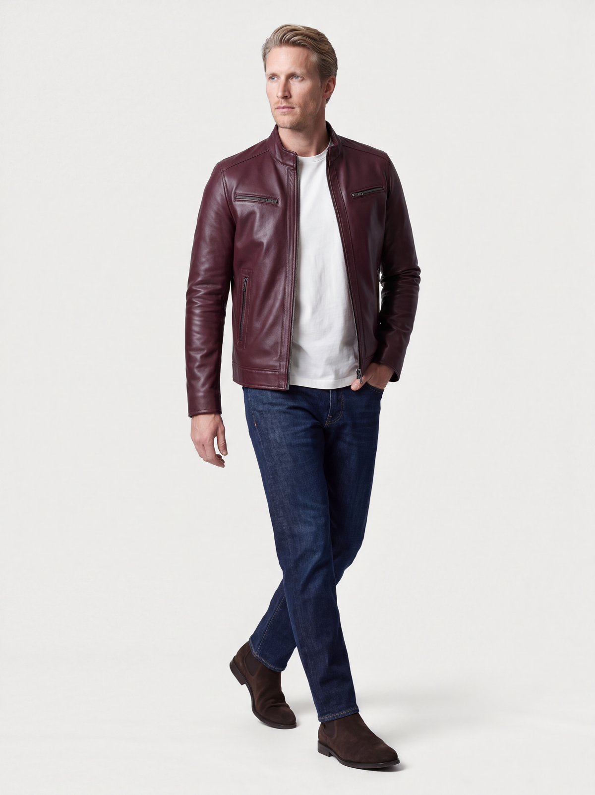 Blouson Varenne en cuir de vachette bordeaux, porté de trois-quarts