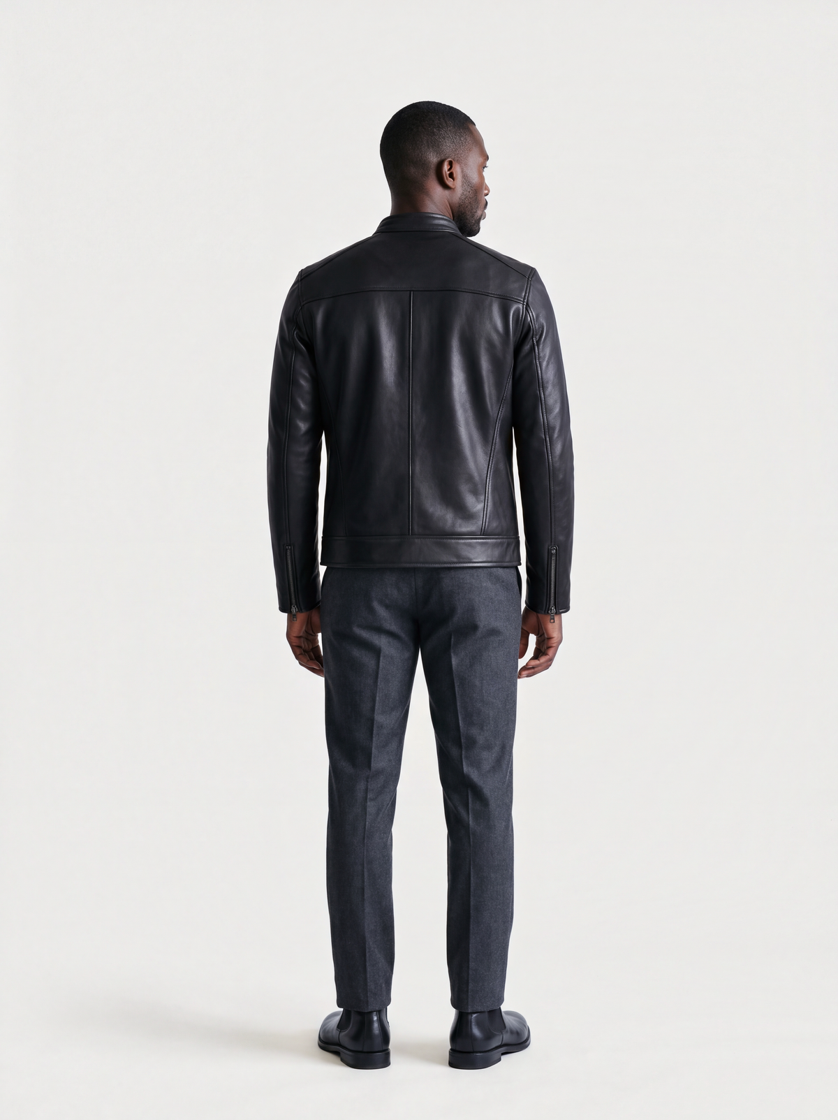 Blouson zippé Varenne en cuir d'agneau noir porté, vue de dos