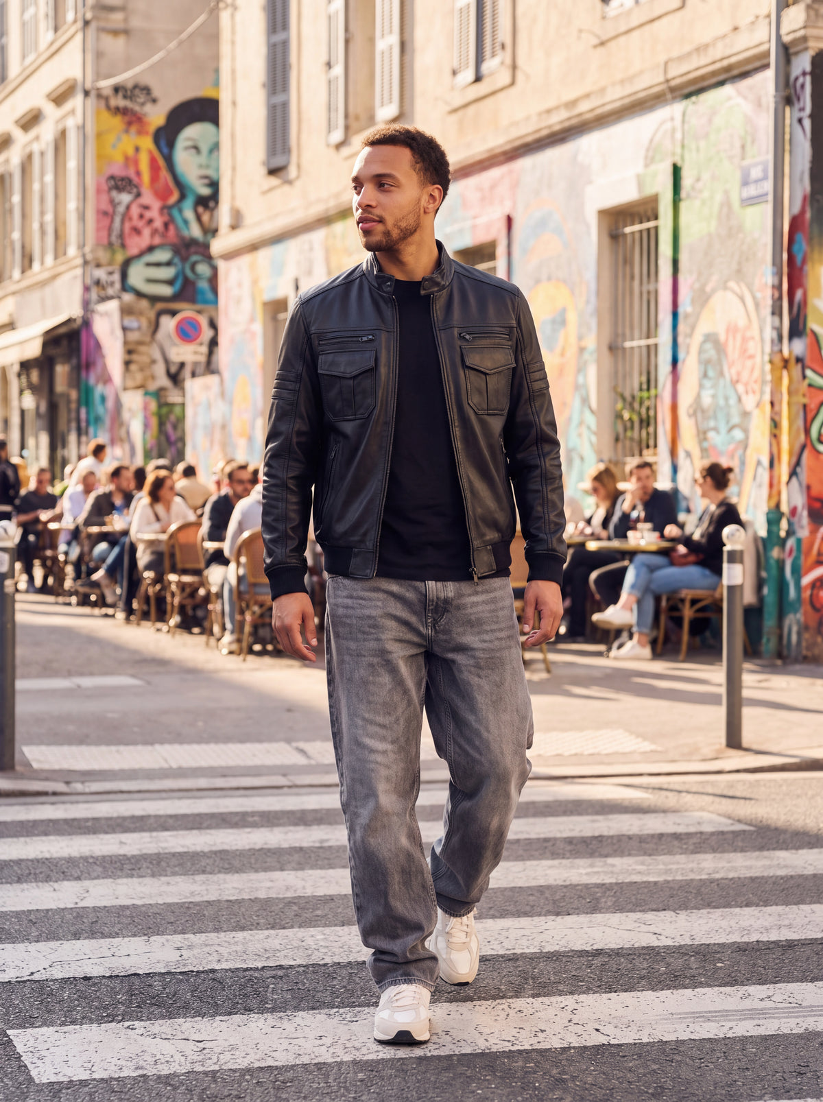 Bomber Varenne en cuir de vachette noir porté au Cours Julien, à Marseille