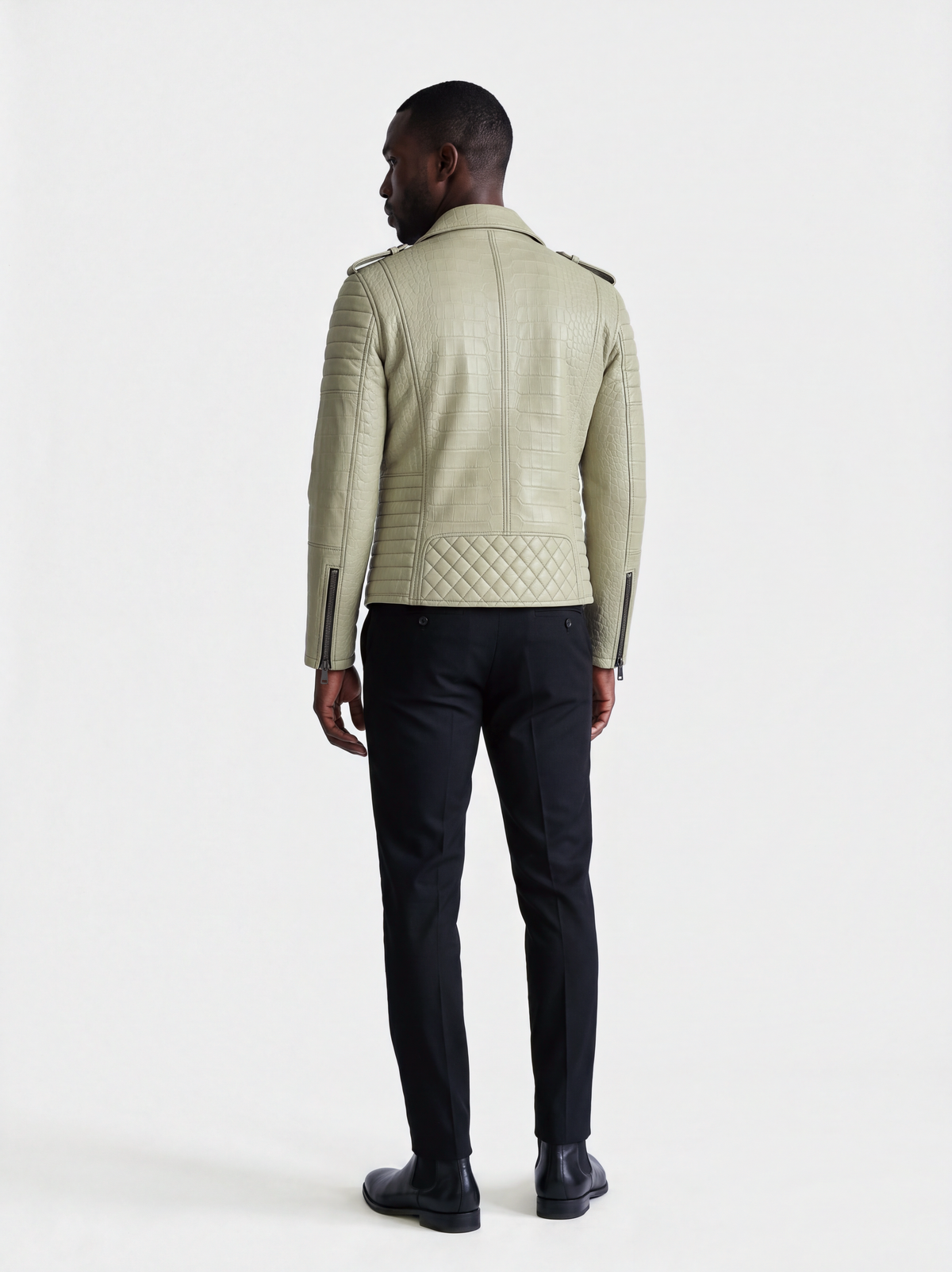 Perfecto Varenne en cuir d'agneau sauge effet croco, porté de dos
