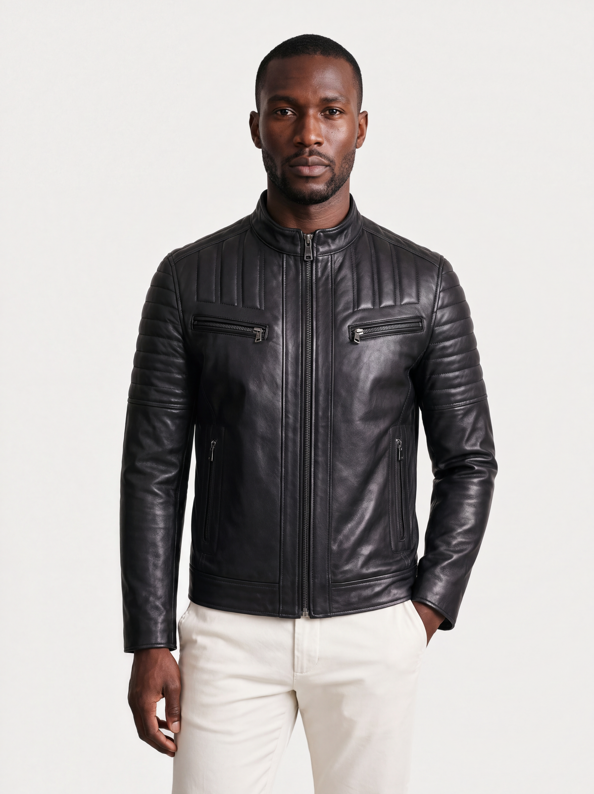 Racer Varenne en cuir d'agneau matelassé noir porté, vue de face